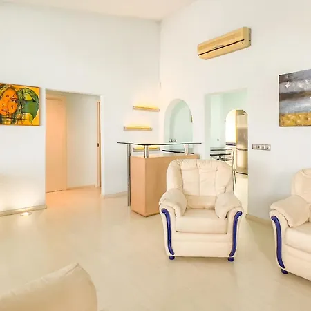 Villa Majordoms - *