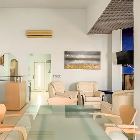 Villa Majordoms - *